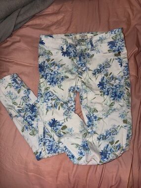 Abercrombie & Fitch White Jeans with Blue Floral Print